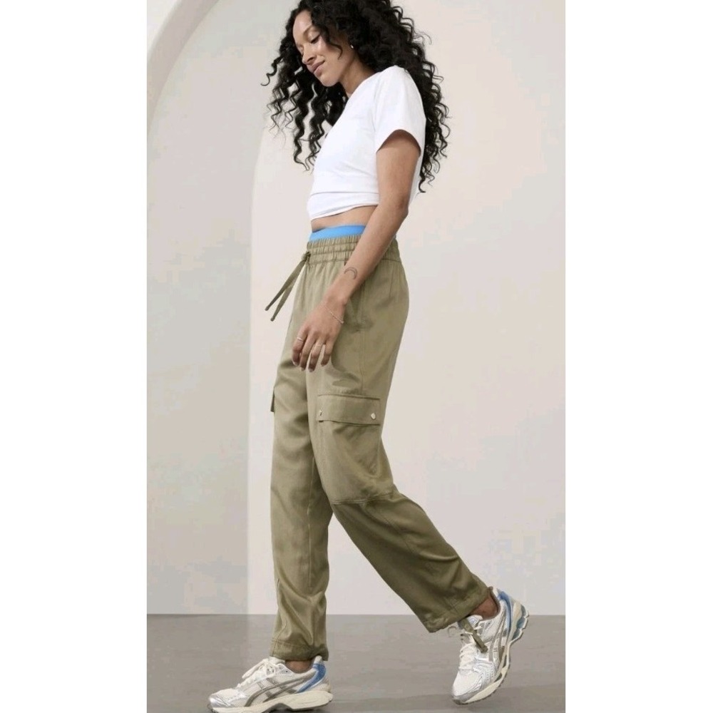 New Athleta Celestial High Rise Utility Pants Jogger Olive Cargo Woman Sx30